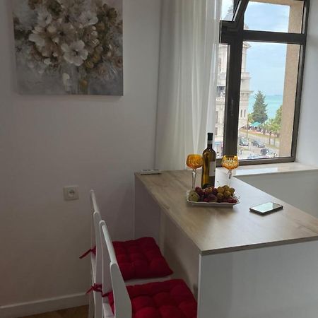 Apartment 2 Minutes From The Sea Батуми Екстериор снимка