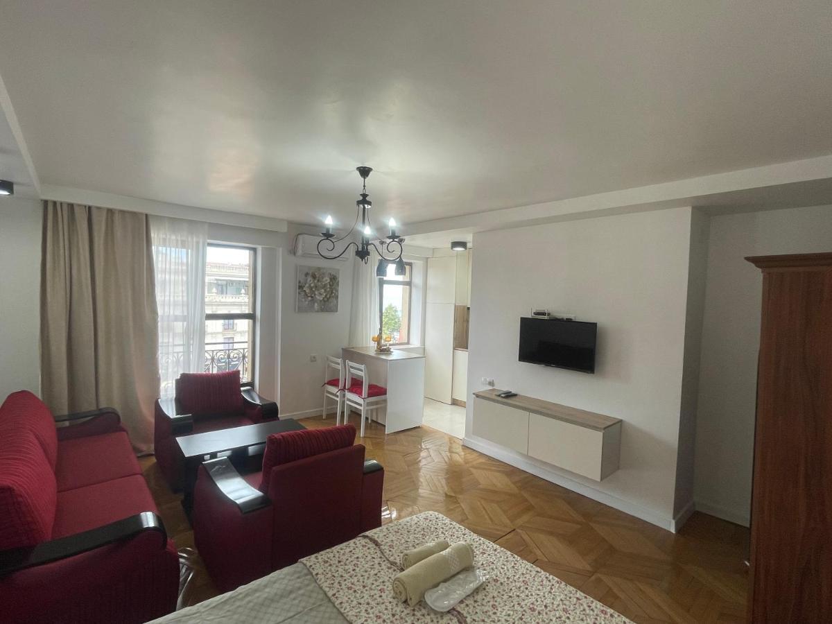 Apartment 2 Minutes From The Sea Батуми Екстериор снимка