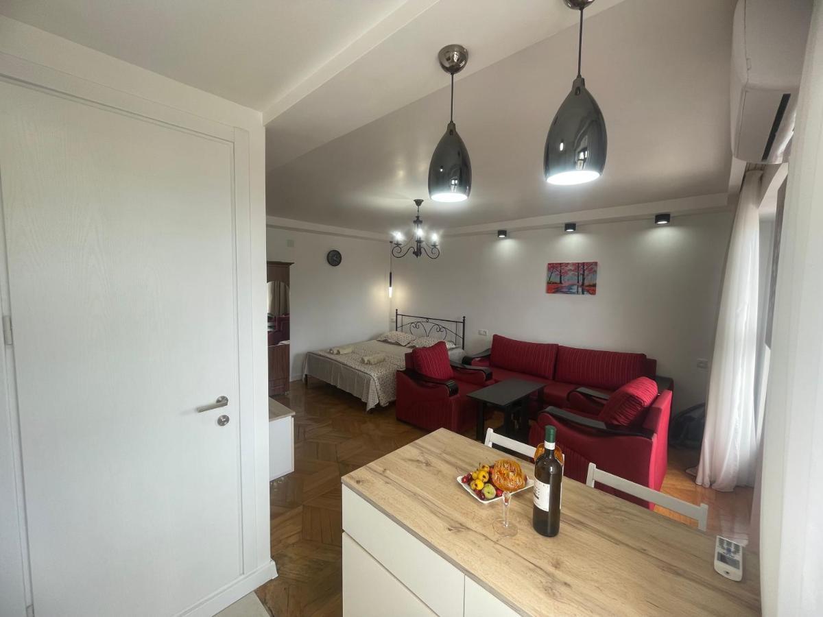 Apartment 2 Minutes From The Sea Батуми Екстериор снимка
