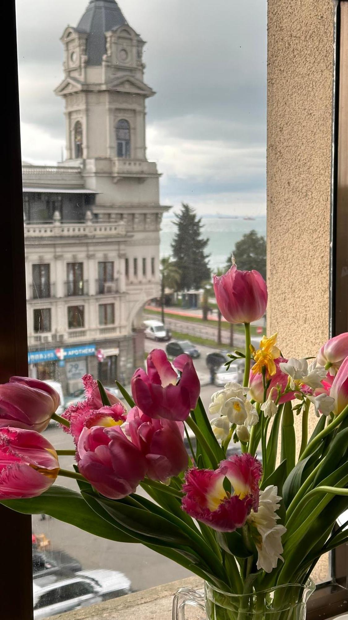 Apartment 2 Minutes From The Sea Батуми Екстериор снимка